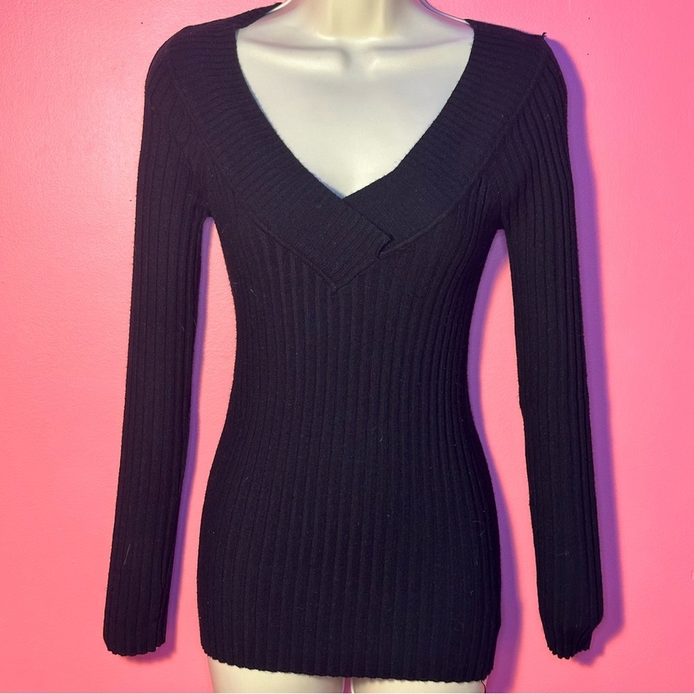 Ribbed V-Neck Sweater - Fitted - Black - Size Small